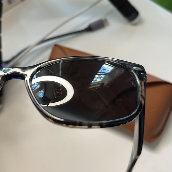 Brand new. Worn once. Ray Ban sunglasses. - Picture 5 of 10